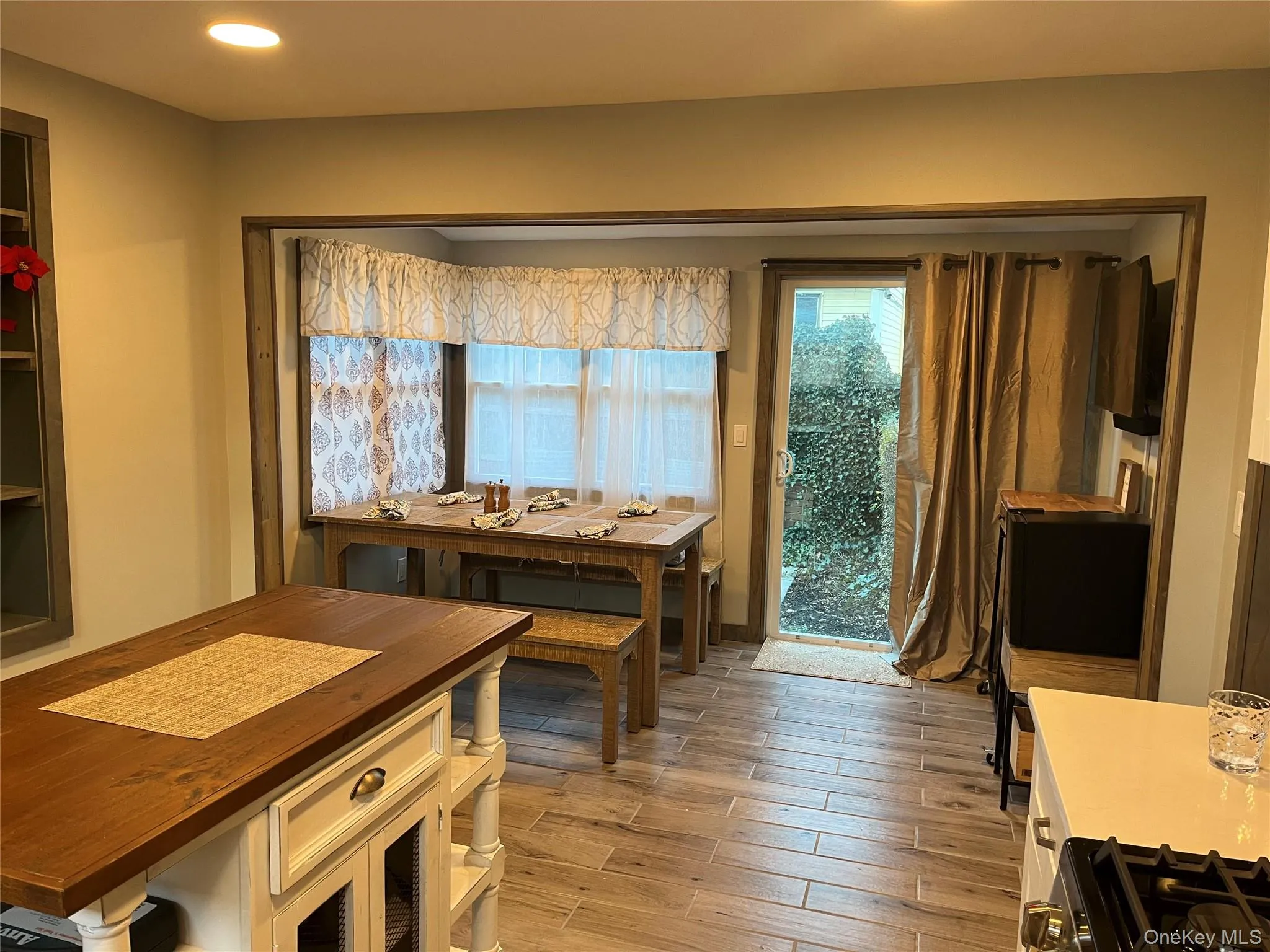 824 Main Street, Riverhead, NY, 3 Bedrooms Bedrooms, 5 Rooms Rooms,2 BathroomsBathrooms,Residential Lease,For Rent,Main,0,1009679 824 Main Street, Riverhead, NY, 3 Bedrooms Bedrooms, 5 Rooms Rooms,2 BathroomsBathrooms,Residential Lease,For Rent,Main,0,1009679