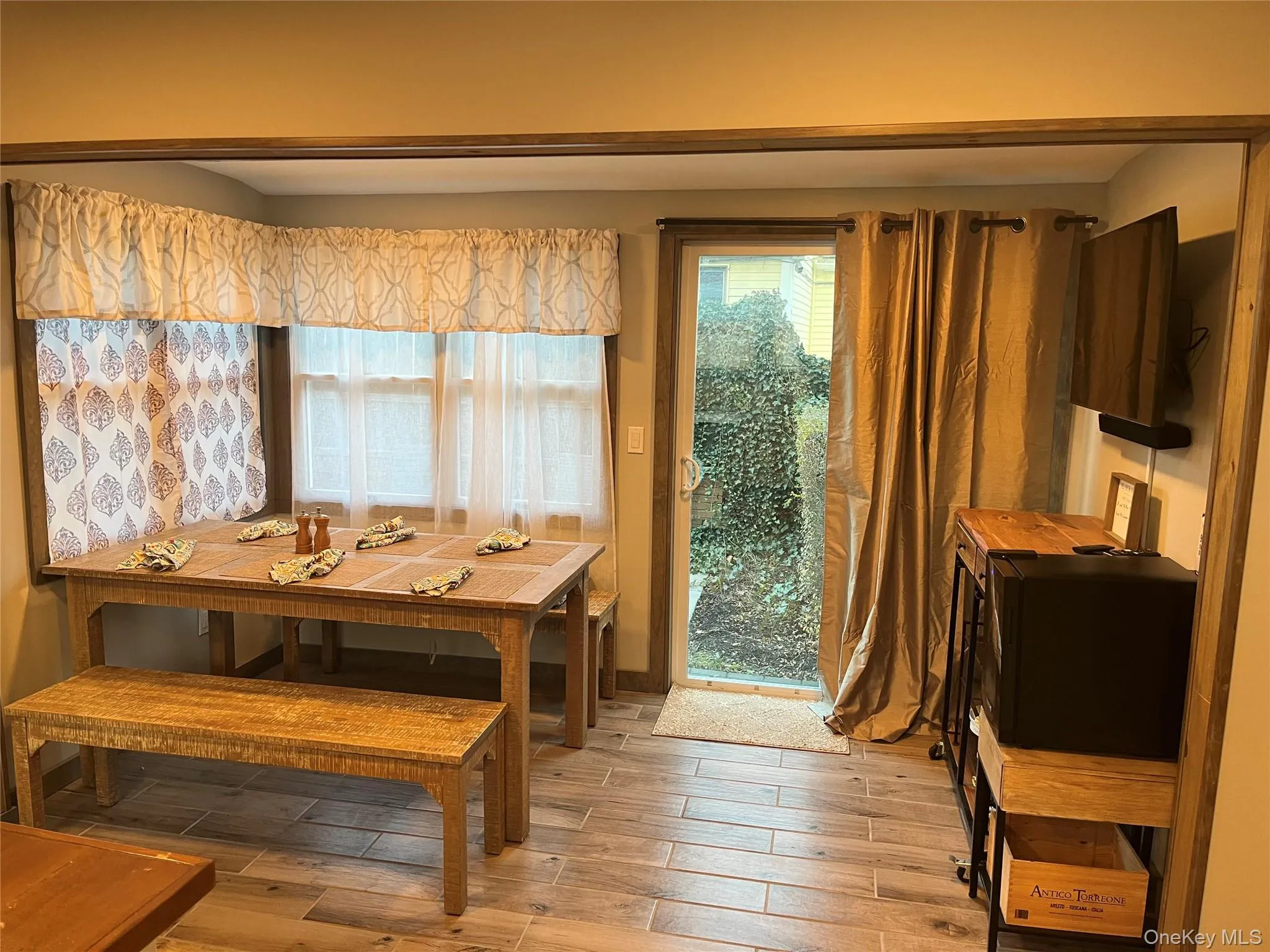 824 Main Street, Riverhead, NY, 3 Bedrooms Bedrooms, 5 Rooms Rooms,2 BathroomsBathrooms,Residential Lease,For Rent,Main,0,1009679 824 Main Street, Riverhead, NY, 3 Bedrooms Bedrooms, 5 Rooms Rooms,2 BathroomsBathrooms,Residential Lease,For Rent,Main,0,1009679