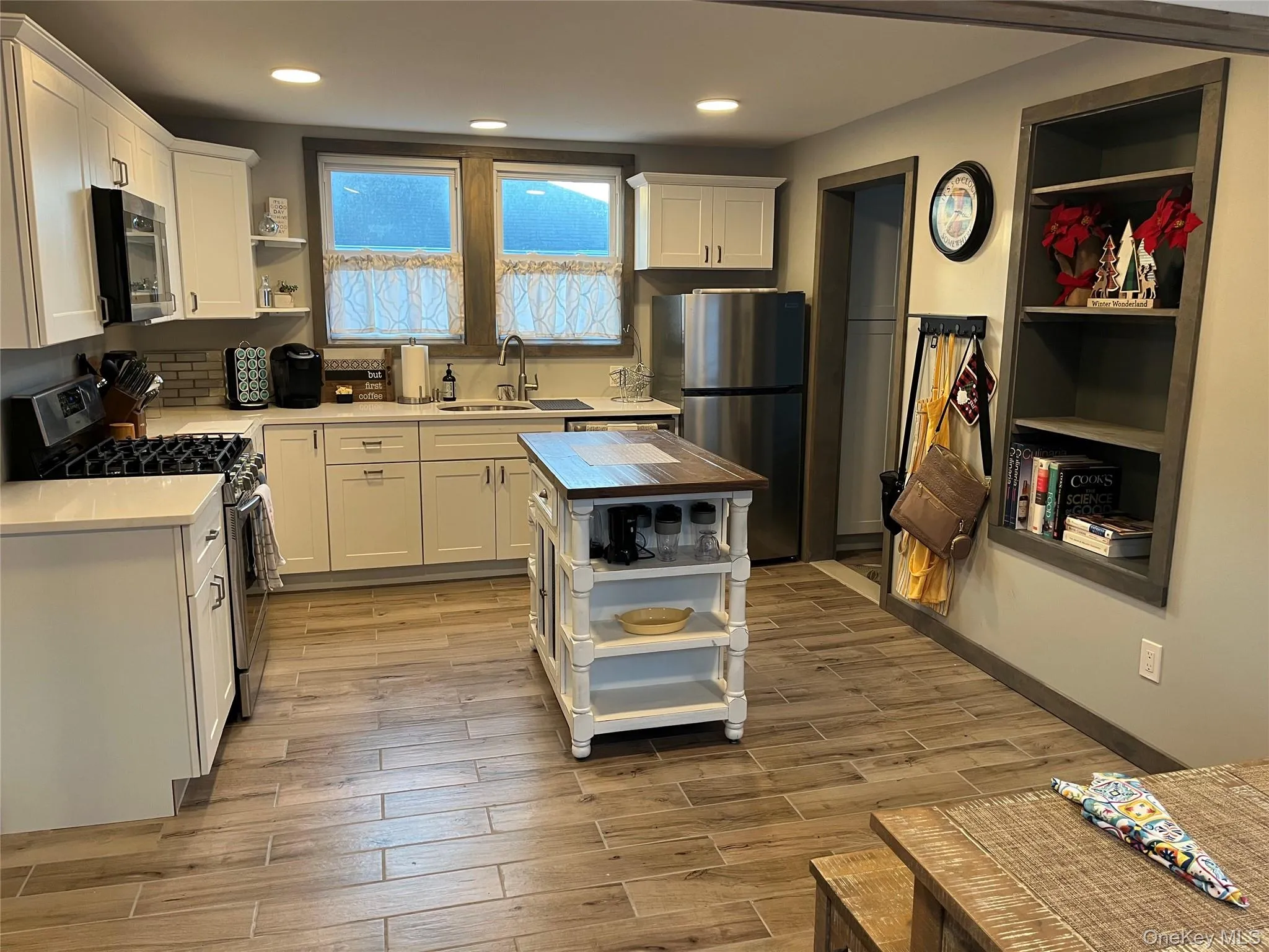 824 Main Street, Riverhead, NY, 3 Bedrooms Bedrooms, 5 Rooms Rooms,2 BathroomsBathrooms,Residential Lease,For Rent,Main,0,1009679 824 Main Street, Riverhead, NY, 3 Bedrooms Bedrooms, 5 Rooms Rooms,2 BathroomsBathrooms,Residential Lease,For Rent,Main,0,1009679
