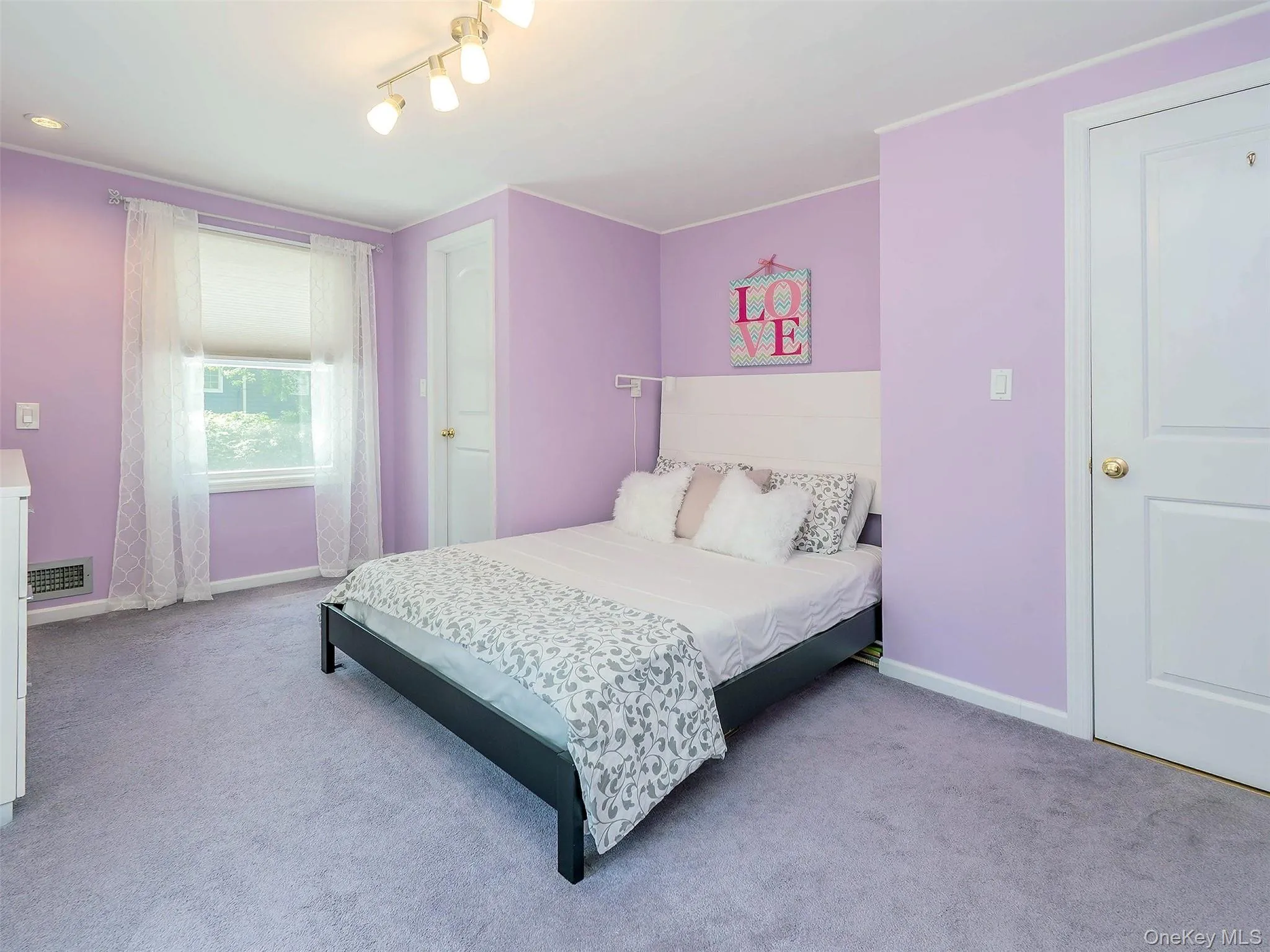 22 Andover Road, North Hempstead, NY, 4 Bedrooms Bedrooms, 7 Rooms Rooms,3 BathroomsBathrooms,Residential,For Rent,Andover,0,1009691 22 Andover Road, North Hempstead, NY, 4 Bedrooms Bedrooms, 7 Rooms Rooms,3 BathroomsBathrooms,Residential,For Rent,Andover,0,1009691