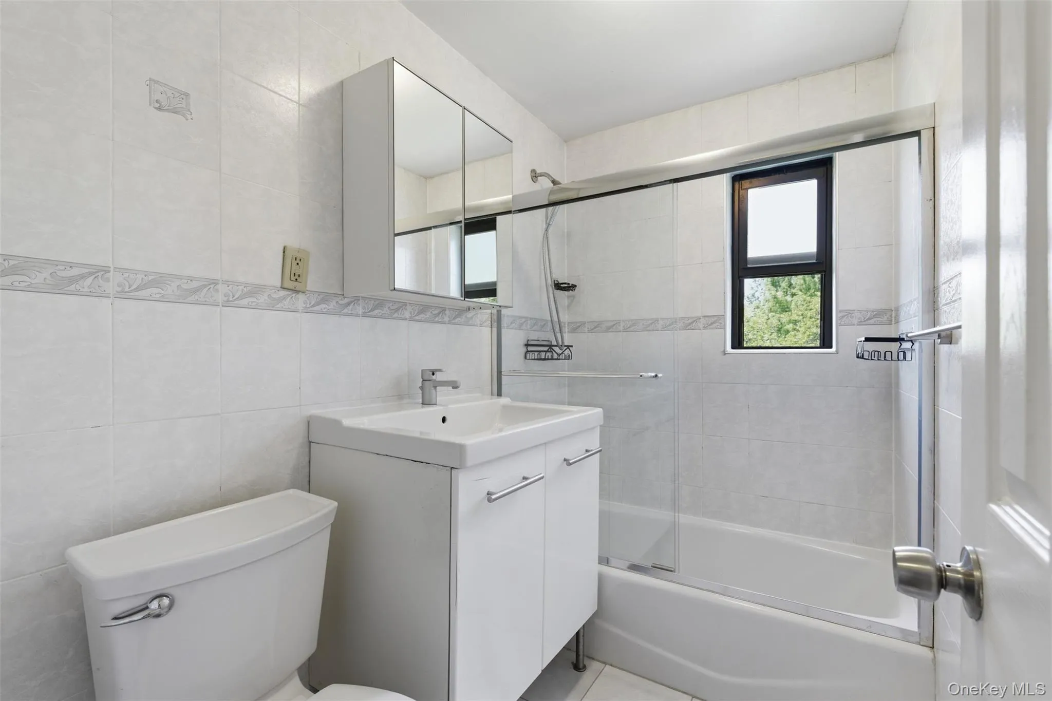 220-17 75th Avenue, New York, NY, 2 Bedrooms Bedrooms, 4 Rooms Rooms,1 BathroomBathrooms,Residential,For Rent,75th,0,1009695 220-17 75th Avenue, New York, NY, 2 Bedrooms Bedrooms, 4 Rooms Rooms,1 BathroomBathrooms,Residential,For Rent,75th,0,1009695