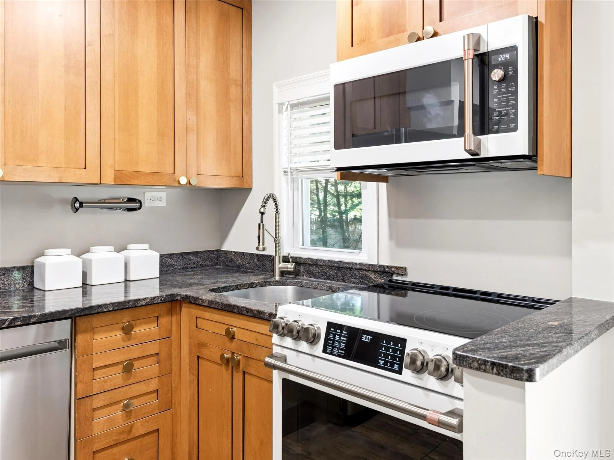 19 Radcliff Avenue, North Hempstead, NY, 4 Bedrooms Bedrooms, 6 Rooms Rooms,2 BathroomsBathrooms,Residential,For Rent,Radcliff,0,1009700 19 Radcliff Avenue, North Hempstead, NY, 4 Bedrooms Bedrooms, 6 Rooms Rooms,2 BathroomsBathrooms,Residential,For Rent,Radcliff,0,1009700