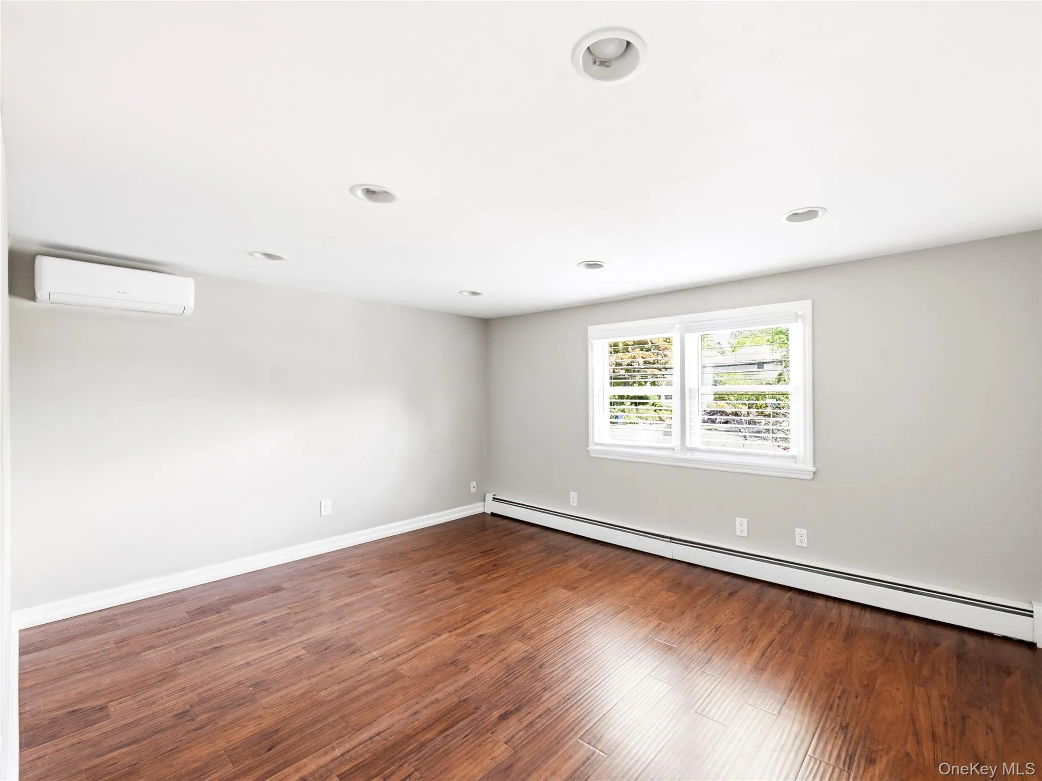 19 Radcliff Avenue, North Hempstead, NY, 4 Bedrooms Bedrooms, 6 Rooms Rooms,2 BathroomsBathrooms,Residential,For Rent,Radcliff,0,1009700 19 Radcliff Avenue, North Hempstead, NY, 4 Bedrooms Bedrooms, 6 Rooms Rooms,2 BathroomsBathrooms,Residential,For Rent,Radcliff,0,1009700