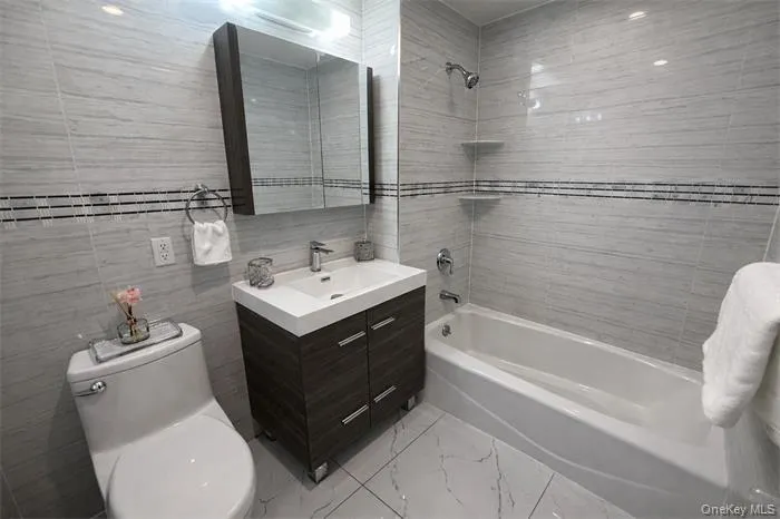4515 82nd Street, New York, NY, 2 Bedrooms Bedrooms, 5 Rooms Rooms,Residential Lease,For Rent,82nd,0,1009719 4515 82nd Street, New York, NY, 2 Bedrooms Bedrooms, 5 Rooms Rooms,Residential Lease,For Rent,82nd,0,1009719