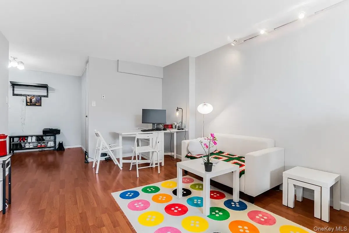 118-17 Union Turnpike, New York, NY, 3 Rooms Rooms,1 BathroomBathrooms,Residential Lease,For Rent,Union,0,1009730 118-17 Union Turnpike, New York, NY, 3 Rooms Rooms,1 BathroomBathrooms,Residential Lease,For Rent,Union,0,1009730