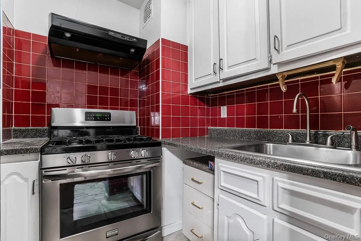 118-17 Union Turnpike, New York, NY, 3 Rooms Rooms,1 BathroomBathrooms,Residential Lease,For Rent,Union,0,1009730 118-17 Union Turnpike, New York, NY, 3 Rooms Rooms,1 BathroomBathrooms,Residential Lease,For Rent,Union,0,1009730