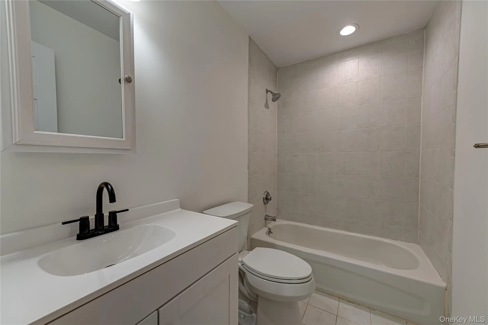 25 Camelot Drive, Brookhaven, NY, 5 Bedrooms Bedrooms, 11 Rooms Rooms,4 BathroomsBathrooms,Residential,For Rent,Camelot,0,1009738 25 Camelot Drive, Brookhaven, NY, 5 Bedrooms Bedrooms, 11 Rooms Rooms,4 BathroomsBathrooms,Residential,For Rent,Camelot,0,1009738