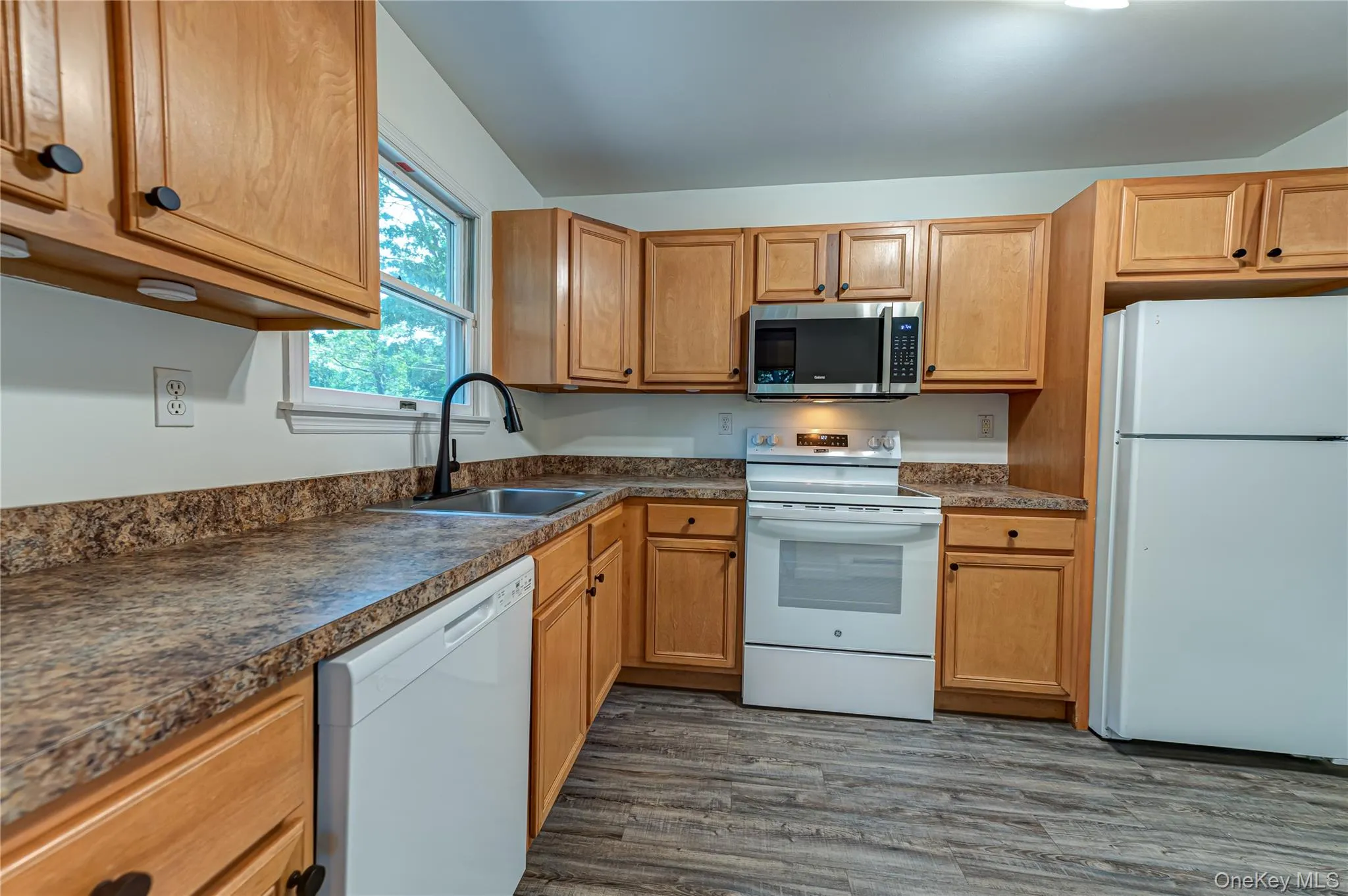 25 Camelot Drive, Brookhaven, NY, 5 Bedrooms Bedrooms, 11 Rooms Rooms,4 BathroomsBathrooms,Residential,For Rent,Camelot,0,1009738 25 Camelot Drive, Brookhaven, NY, 5 Bedrooms Bedrooms, 11 Rooms Rooms,4 BathroomsBathrooms,Residential,For Rent,Camelot,0,1009738