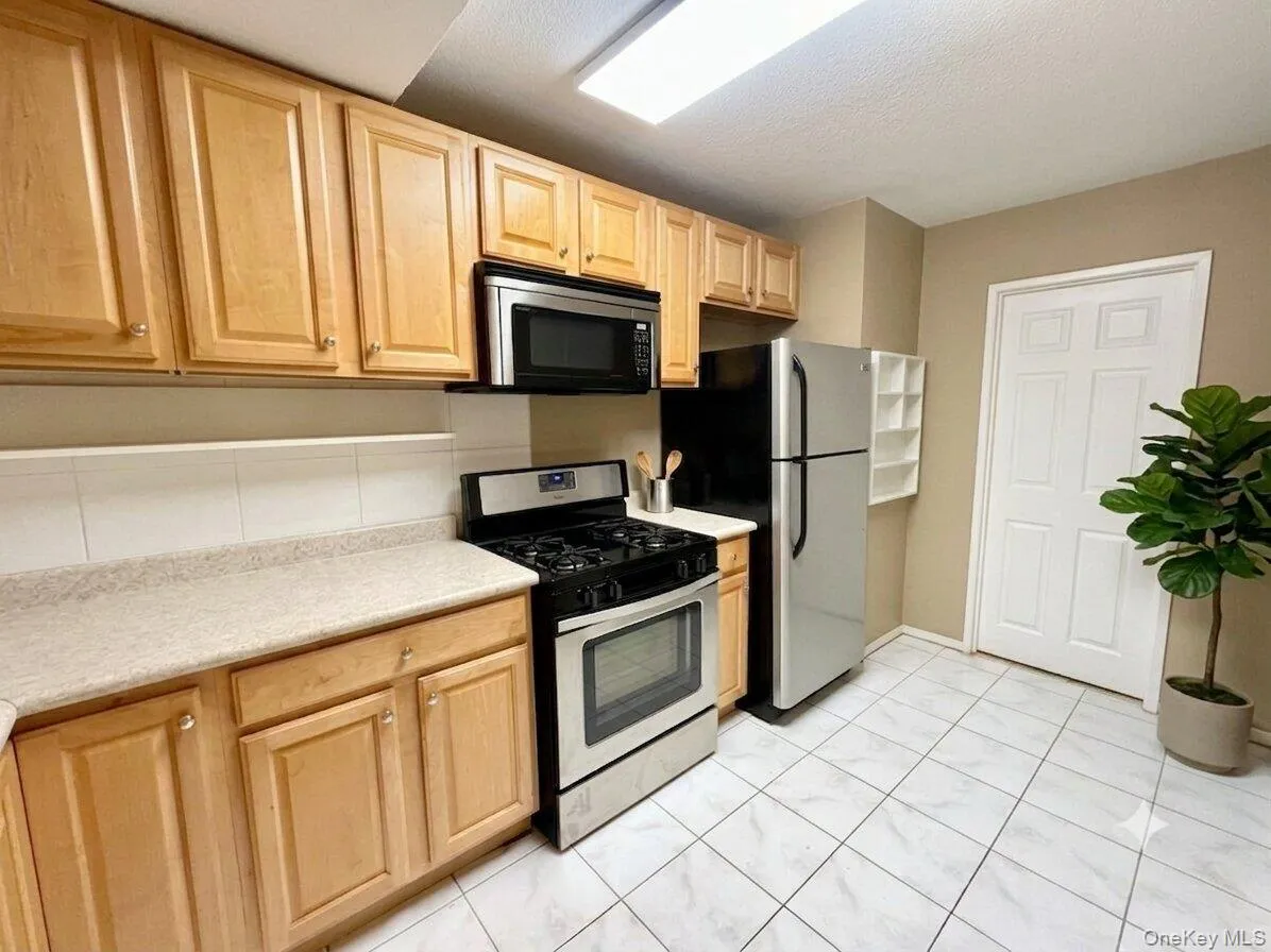 118 18 Union Tpke, New York, NY, 2 Bedrooms Bedrooms, 4 Rooms Rooms,1 BathroomBathrooms,Residential,For Rent,Union Tpke,0,1009741 118 18 Union Tpke, New York, NY, 2 Bedrooms Bedrooms, 4 Rooms Rooms,1 BathroomBathrooms,Residential,For Rent,Union Tpke,0,1009741