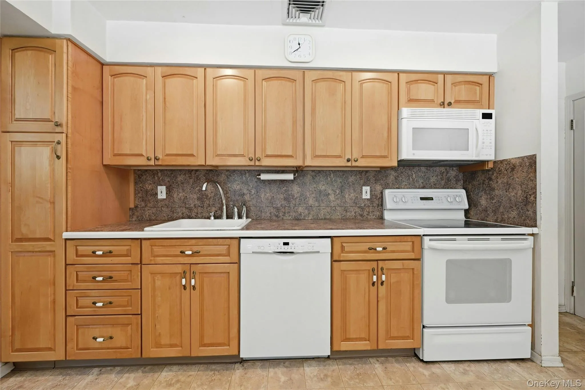 34 Bolan Drive, Huntington, NY, 3 Bedrooms Bedrooms, 7 Rooms Rooms,2 BathroomsBathrooms,Residential,For Rent,Bolan,0,1009756 34 Bolan Drive, Huntington, NY, 3 Bedrooms Bedrooms, 7 Rooms Rooms,2 BathroomsBathrooms,Residential,For Rent,Bolan,0,1009756