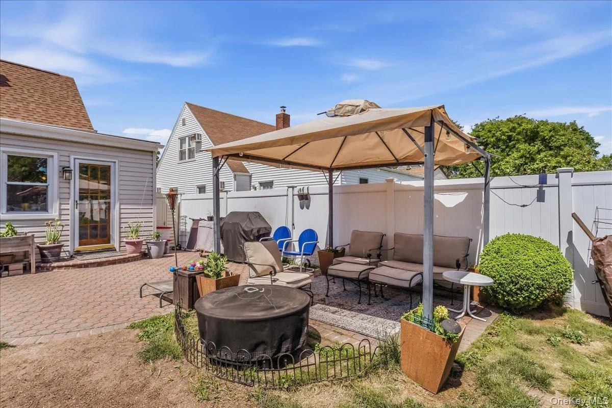 111 Birch Lane, Hempstead, NY, 4 Bedrooms Bedrooms, 8 Rooms Rooms,1 BathroomBathrooms,Residential,For Rent,Birch,0,1009763 111 Birch Lane, Hempstead, NY, 4 Bedrooms Bedrooms, 8 Rooms Rooms,1 BathroomBathrooms,Residential,For Rent,Birch,0,1009763