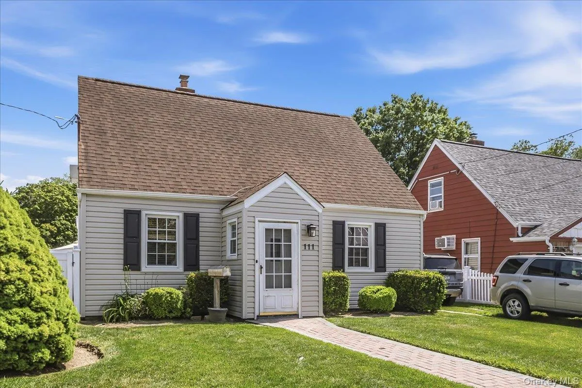 111 Birch Lane, Hempstead, NY, 4 Bedrooms Bedrooms, 8 Rooms Rooms,1 BathroomBathrooms,Residential,For Rent,Birch,0,1009763 111 Birch Lane, Hempstead, NY, 4 Bedrooms Bedrooms, 8 Rooms Rooms,1 BathroomBathrooms,Residential,For Rent,Birch,0,1009763