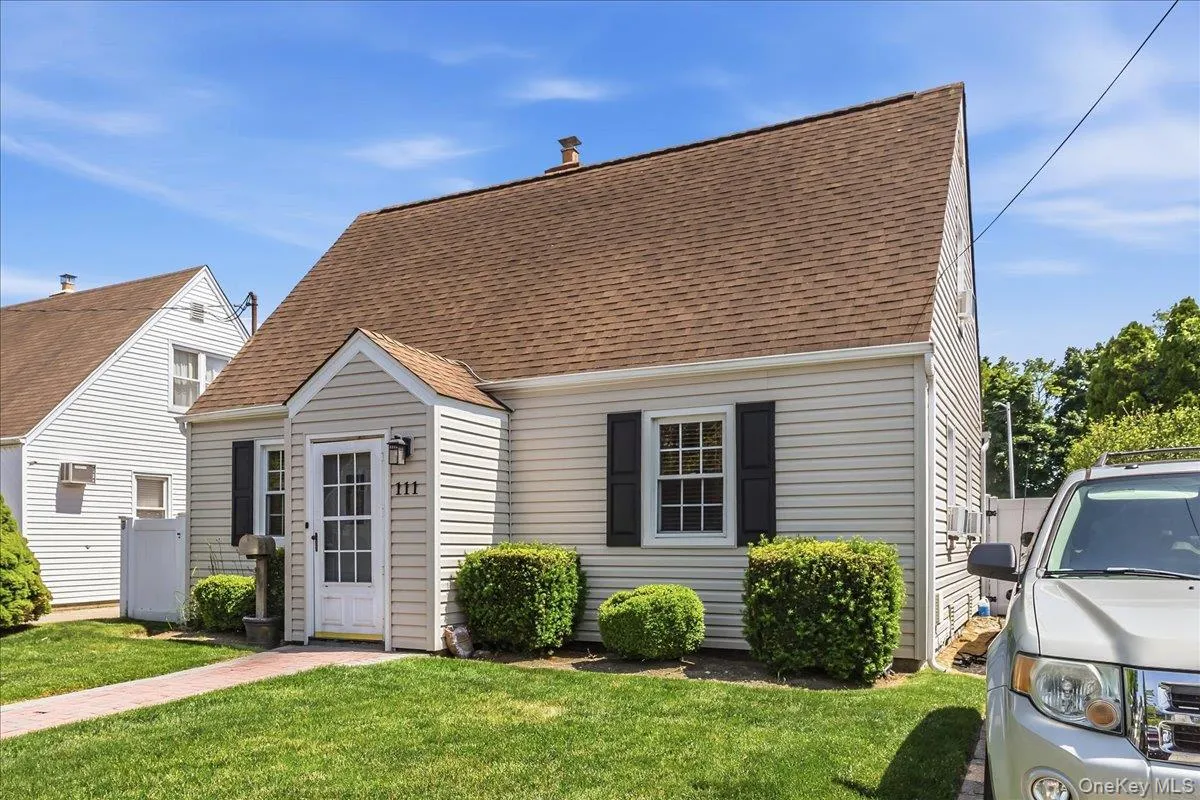 111 Birch Lane, Hempstead, NY, 4 Bedrooms Bedrooms, 8 Rooms Rooms,1 BathroomBathrooms,Residential,For Rent,Birch,0,1009763 111 Birch Lane, Hempstead, NY, 4 Bedrooms Bedrooms, 8 Rooms Rooms,1 BathroomBathrooms,Residential,For Rent,Birch,0,1009763