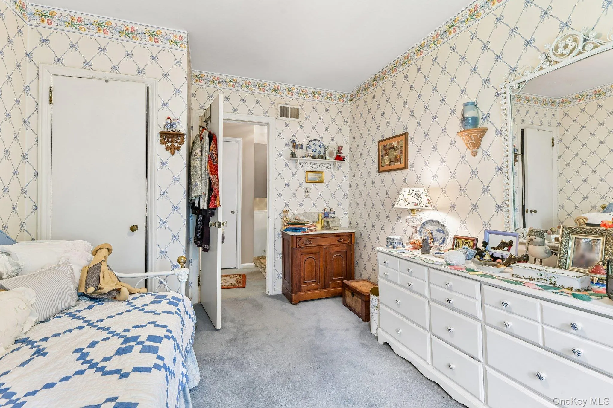 47 Mayfair Drive, Huntington, NY, 3 Bedrooms Bedrooms, 7 Rooms Rooms,2 BathroomsBathrooms,Residential,For Rent,Mayfair,0,KEY1009768 47 Mayfair Drive, Huntington, NY, 3 Bedrooms Bedrooms, 7 Rooms Rooms,2 BathroomsBathrooms,Residential,For Rent,Mayfair,0,KEY1009768