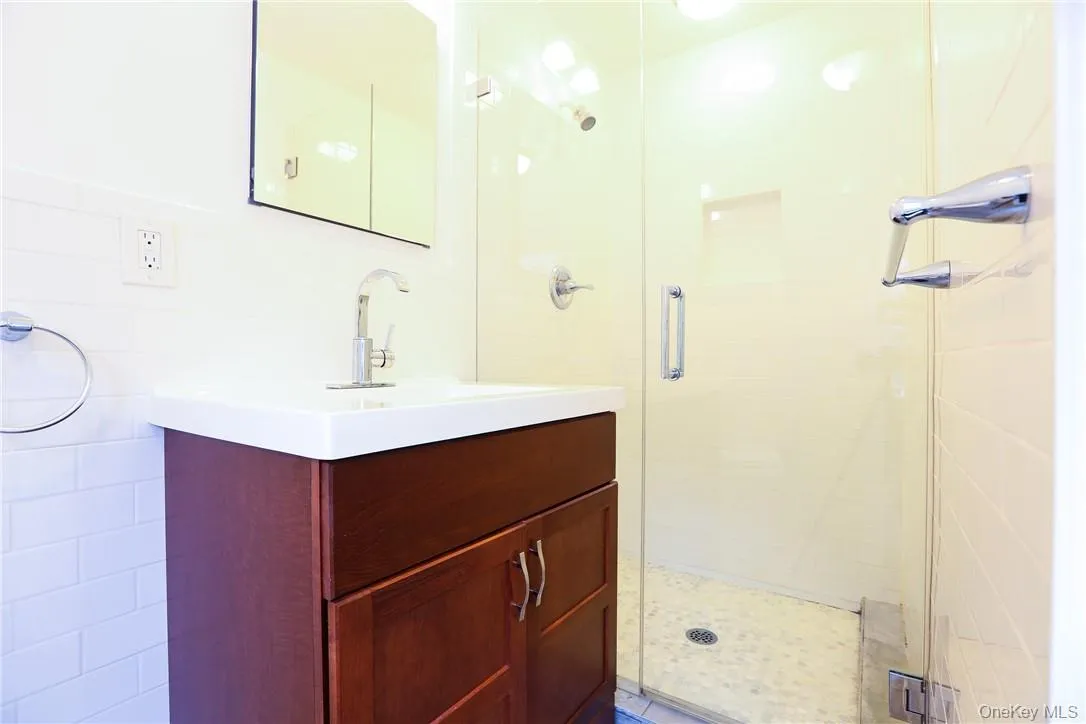 196 Martine Avenue, White Plains, NY, 3 Bedrooms Bedrooms, 6 Rooms Rooms,2 BathroomsBathrooms,Residential Lease,For Rent,Martine,0,1009771 196 Martine Avenue, White Plains, NY, 3 Bedrooms Bedrooms, 6 Rooms Rooms,2 BathroomsBathrooms,Residential Lease,For Rent,Martine,0,1009771