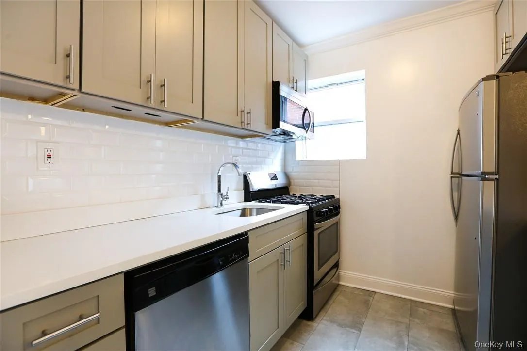 196 Martine Avenue, White Plains, NY, 3 Bedrooms Bedrooms, 6 Rooms Rooms,2 BathroomsBathrooms,Residential Lease,For Rent,Martine,0,1009771 196 Martine Avenue, White Plains, NY, 3 Bedrooms Bedrooms, 6 Rooms Rooms,2 BathroomsBathrooms,Residential Lease,For Rent,Martine,0,1009771