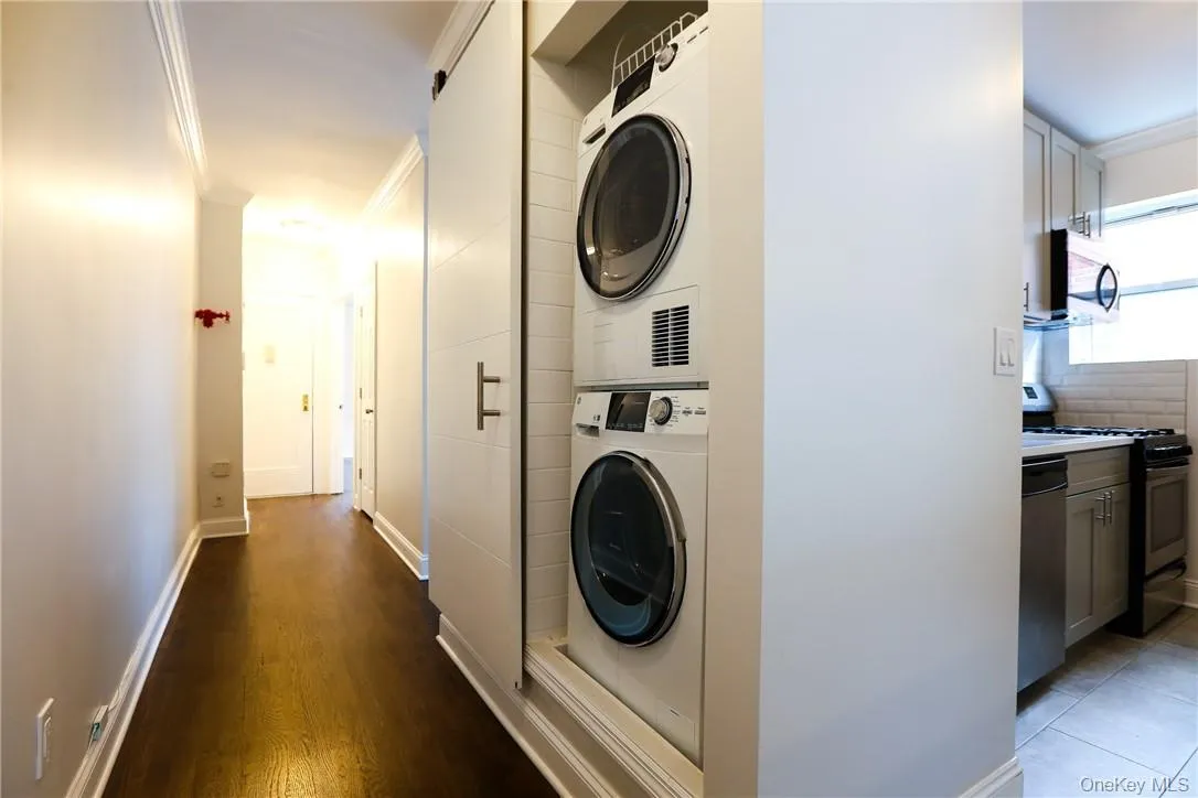 196 Martine Avenue, White Plains, NY, 3 Bedrooms Bedrooms, 6 Rooms Rooms,2 BathroomsBathrooms,Residential Lease,For Rent,Martine,0,1009771 196 Martine Avenue, White Plains, NY, 3 Bedrooms Bedrooms, 6 Rooms Rooms,2 BathroomsBathrooms,Residential Lease,For Rent,Martine,0,1009771