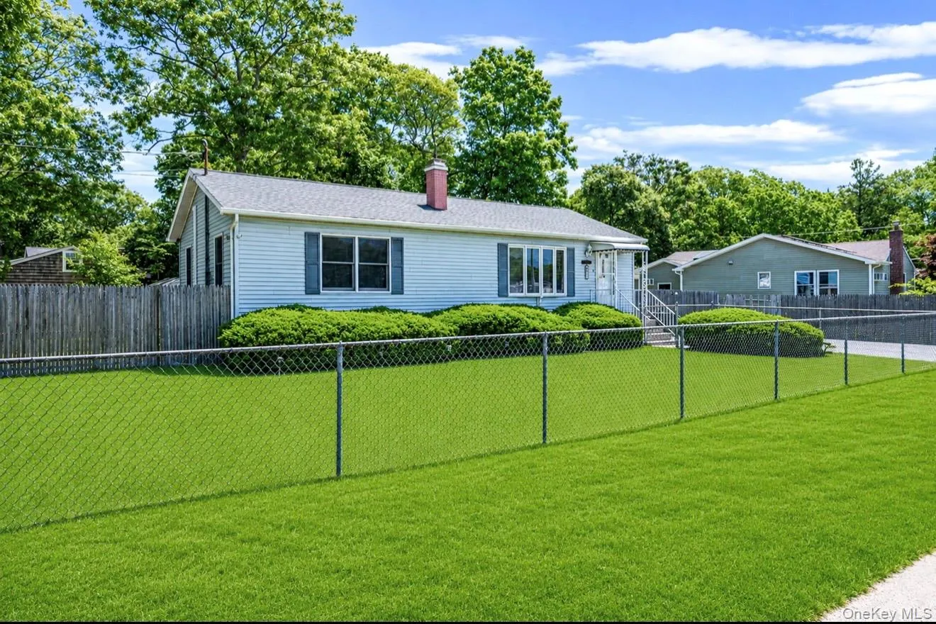 83 Knapp Road, Brookhaven, NY, 3 Bedrooms Bedrooms, 6 Rooms Rooms,1 BathroomBathrooms,Residential,For Rent,Knapp,0,1009774 83 Knapp Road, Brookhaven, NY, 3 Bedrooms Bedrooms, 6 Rooms Rooms,1 BathroomBathrooms,Residential,For Rent,Knapp,0,1009774