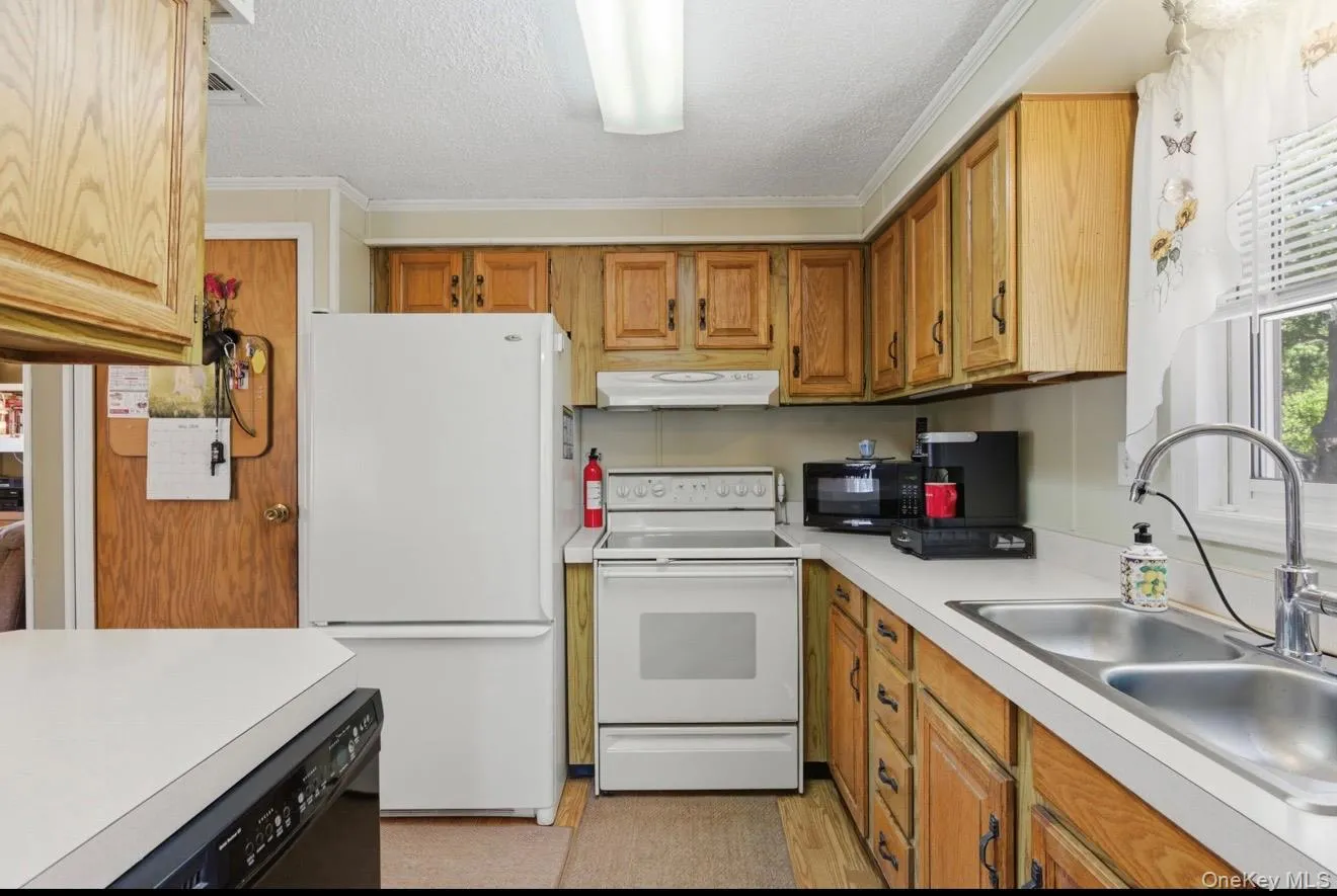 83 Knapp Road, Brookhaven, NY, 3 Bedrooms Bedrooms, 6 Rooms Rooms,1 BathroomBathrooms,Residential,For Rent,Knapp,0,1009774 83 Knapp Road, Brookhaven, NY, 3 Bedrooms Bedrooms, 6 Rooms Rooms,1 BathroomBathrooms,Residential,For Rent,Knapp,0,1009774