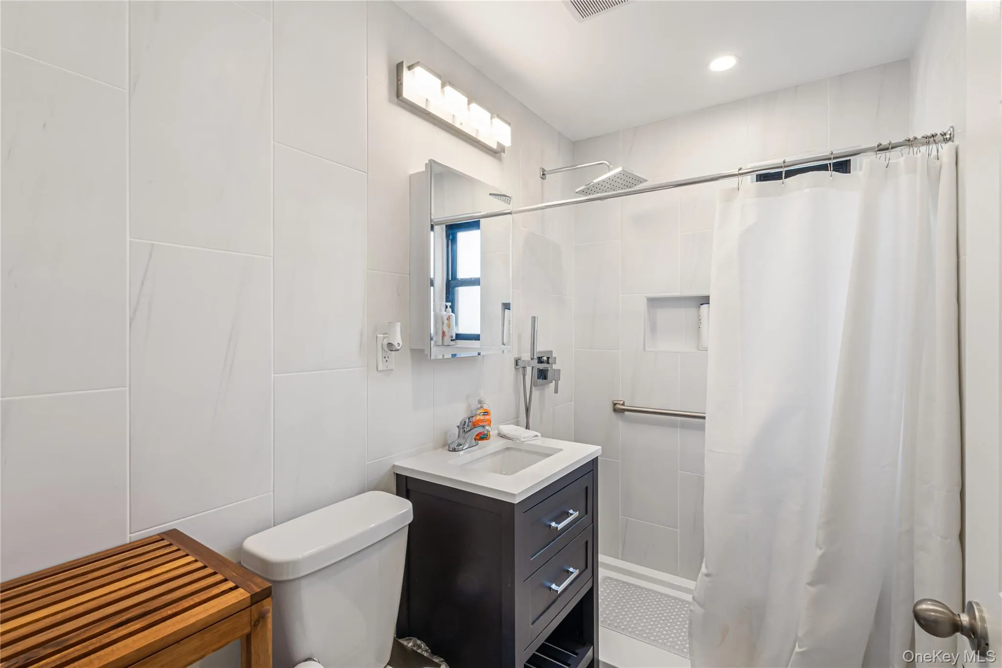 Full Bathroom Full Bathroom