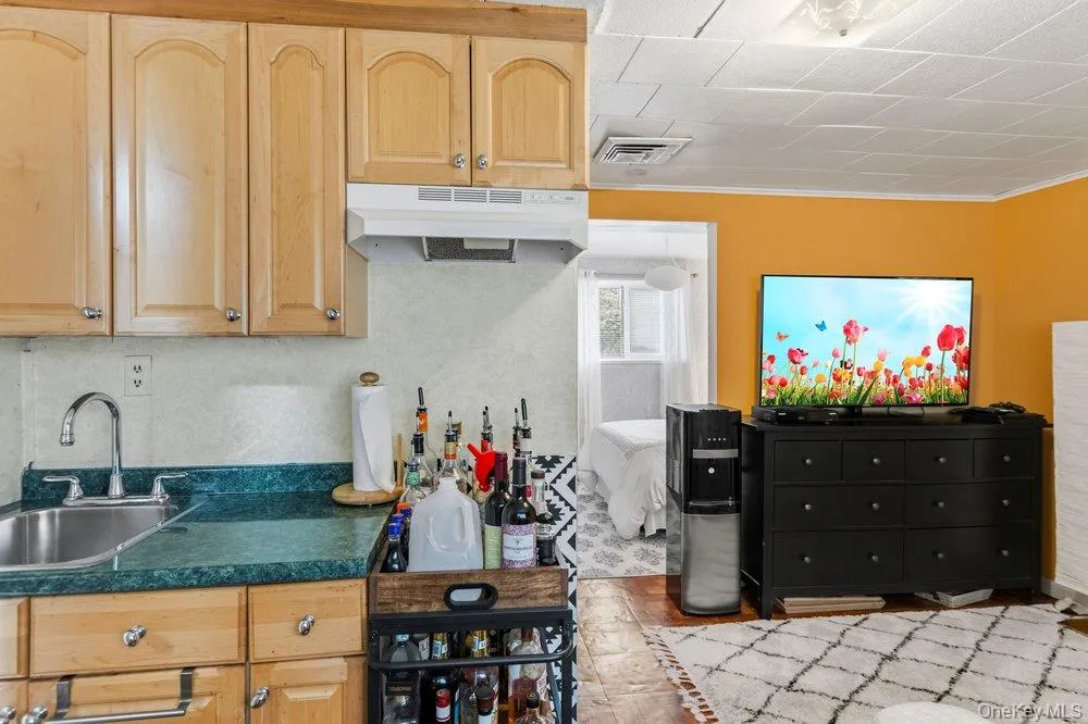 282 W 22nd Street, Babylon, NY, 3 Bedrooms Bedrooms, 9 Rooms Rooms,2 BathroomsBathrooms,Residential,For Rent,W 22nd Street,0,1009777 282 W 22nd Street, Babylon, NY, 3 Bedrooms Bedrooms, 9 Rooms Rooms,2 BathroomsBathrooms,Residential,For Rent,W 22nd Street,0,1009777