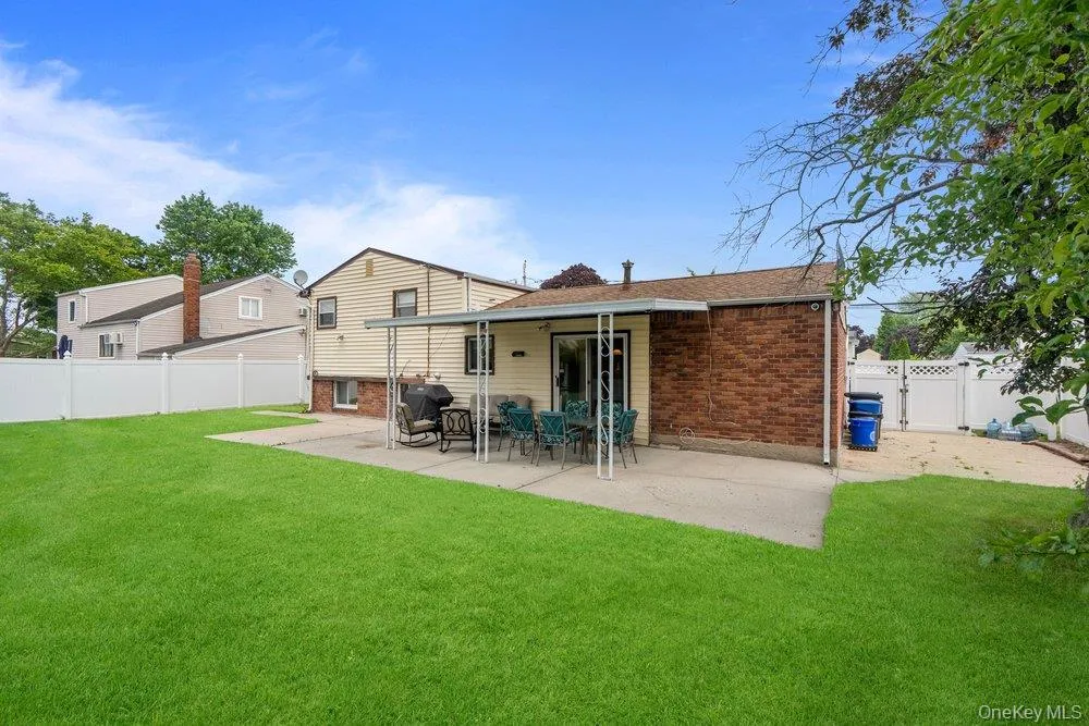 282 W 22nd Street, Babylon, NY, 3 Bedrooms Bedrooms, 9 Rooms Rooms,2 BathroomsBathrooms,Residential,For Rent,W 22nd Street,0,1009777 282 W 22nd Street, Babylon, NY, 3 Bedrooms Bedrooms, 9 Rooms Rooms,2 BathroomsBathrooms,Residential,For Rent,W 22nd Street,0,1009777