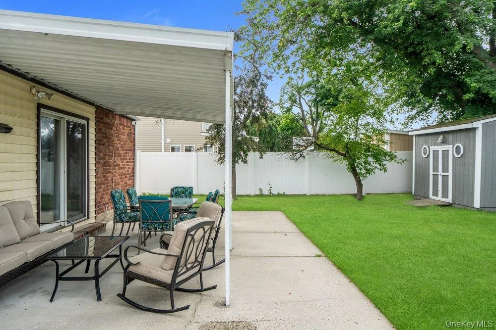 282 W 22nd Street, Babylon, NY, 3 Bedrooms Bedrooms, 9 Rooms Rooms,2 BathroomsBathrooms,Residential,For Rent,W 22nd Street,0,1009777 282 W 22nd Street, Babylon, NY, 3 Bedrooms Bedrooms, 9 Rooms Rooms,2 BathroomsBathrooms,Residential,For Rent,W 22nd Street,0,1009777