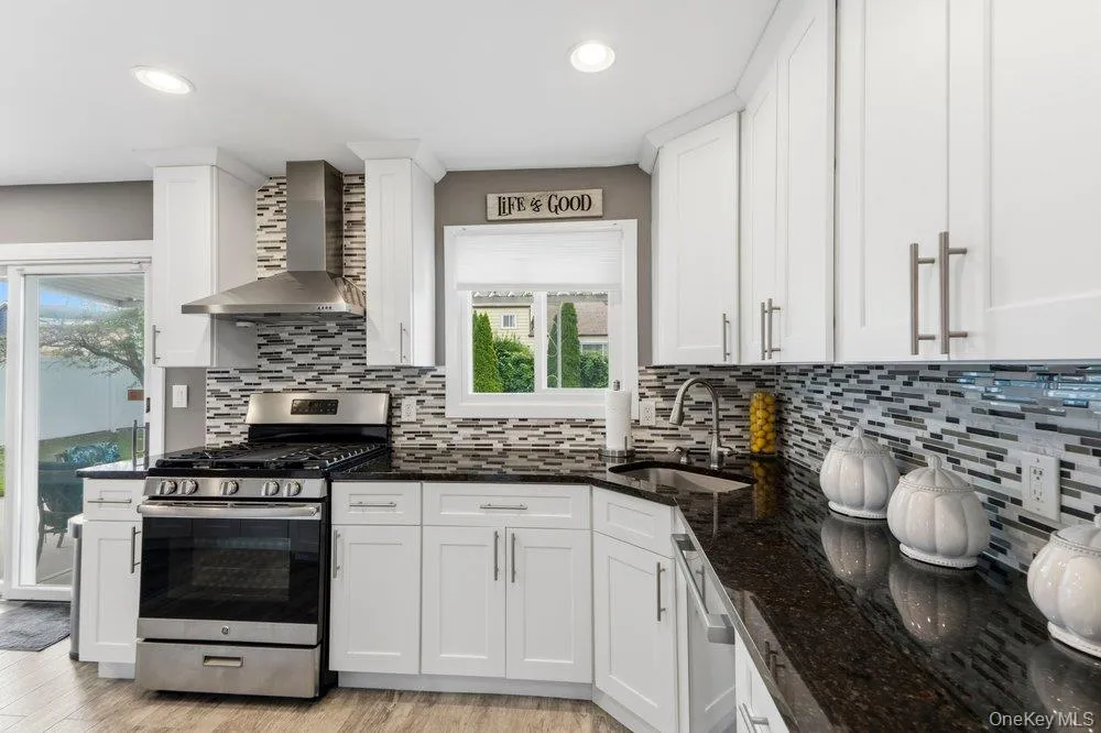 282 W 22nd Street, Babylon, NY, 3 Bedrooms Bedrooms, 9 Rooms Rooms,2 BathroomsBathrooms,Residential,For Rent,W 22nd Street,0,1009777 282 W 22nd Street, Babylon, NY, 3 Bedrooms Bedrooms, 9 Rooms Rooms,2 BathroomsBathrooms,Residential,For Rent,W 22nd Street,0,1009777