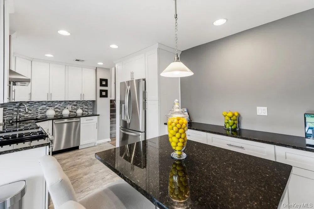 282 W 22nd Street, Babylon, NY, 3 Bedrooms Bedrooms, 9 Rooms Rooms,2 BathroomsBathrooms,Residential,For Rent,W 22nd Street,0,1009777 282 W 22nd Street, Babylon, NY, 3 Bedrooms Bedrooms, 9 Rooms Rooms,2 BathroomsBathrooms,Residential,For Rent,W 22nd Street,0,1009777