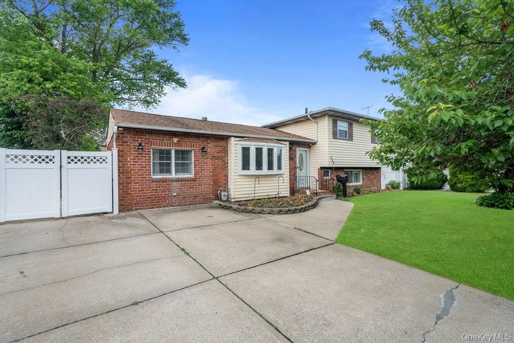 282 W 22nd Street, Babylon, NY, 3 Bedrooms Bedrooms, 9 Rooms Rooms,2 BathroomsBathrooms,Residential,For Rent,W 22nd Street,0,1009777 282 W 22nd Street, Babylon, NY, 3 Bedrooms Bedrooms, 9 Rooms Rooms,2 BathroomsBathrooms,Residential,For Rent,W 22nd Street,0,1009777