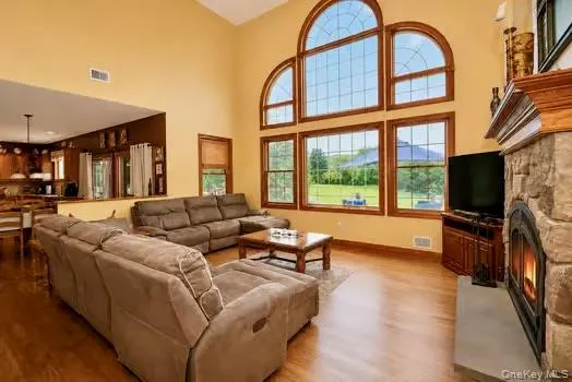 15 Christina Way, Marlboro, NY, 4 Bedrooms Bedrooms, 8 Rooms Rooms,3 BathroomsBathrooms,Residential,For Rent,Christina,0,1009780 15 Christina Way, Marlboro, NY, 4 Bedrooms Bedrooms, 8 Rooms Rooms,3 BathroomsBathrooms,Residential,For Rent,Christina,0,1009780