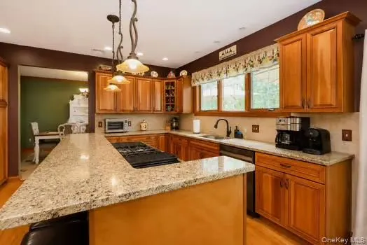 15 Christina Way, Marlboro, NY, 4 Bedrooms Bedrooms, 8 Rooms Rooms,3 BathroomsBathrooms,Residential,For Rent,Christina,0,1009780 15 Christina Way, Marlboro, NY, 4 Bedrooms Bedrooms, 8 Rooms Rooms,3 BathroomsBathrooms,Residential,For Rent,Christina,0,1009780