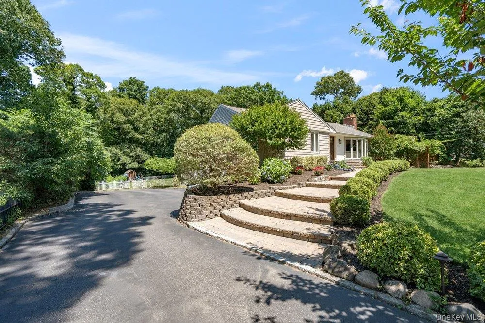 27 Hennessy Drive Drive, Huntington, NY, 3 Bedrooms Bedrooms, 8 Rooms Rooms,2 BathroomsBathrooms,Residential,For Rent,Hennessy Drive,0,KEY1009784 27 Hennessy Drive Drive, Huntington, NY, 3 Bedrooms Bedrooms, 8 Rooms Rooms,2 BathroomsBathrooms,Residential,For Rent,Hennessy Drive,0,KEY1009784