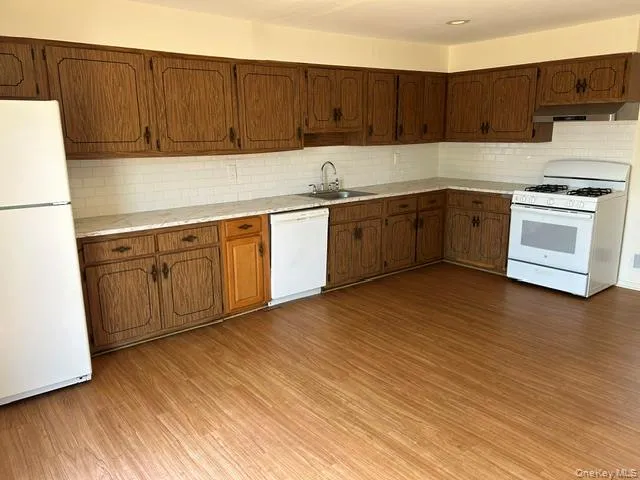 32 Gables Drive, Oyster Bay, NY, 5 Bedrooms Bedrooms, 9 Rooms Rooms,2 BathroomsBathrooms,Residential,For Rent,Gables,0,1009786 32 Gables Drive, Oyster Bay, NY, 5 Bedrooms Bedrooms, 9 Rooms Rooms,2 BathroomsBathrooms,Residential,For Rent,Gables,0,1009786