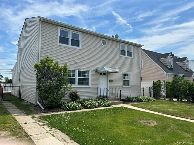 32 Gables Drive, Oyster Bay, NY, 5 Bedrooms Bedrooms, 9 Rooms Rooms,2 BathroomsBathrooms,Residential,For Rent,Gables,0,1009786 32 Gables Drive, Oyster Bay, NY, 5 Bedrooms Bedrooms, 9 Rooms Rooms,2 BathroomsBathrooms,Residential,For Rent,Gables,0,1009786