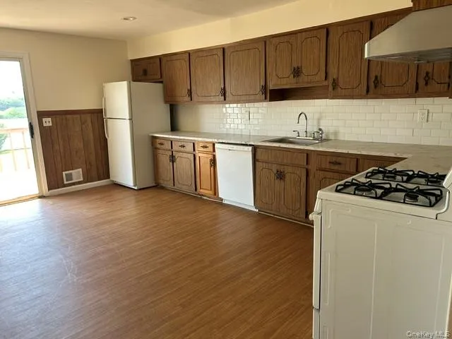 32 Gables Drive, Oyster Bay, NY, 5 Bedrooms Bedrooms, 9 Rooms Rooms,2 BathroomsBathrooms,Residential,For Rent,Gables,0,1009786 32 Gables Drive, Oyster Bay, NY, 5 Bedrooms Bedrooms, 9 Rooms Rooms,2 BathroomsBathrooms,Residential,For Rent,Gables,0,1009786