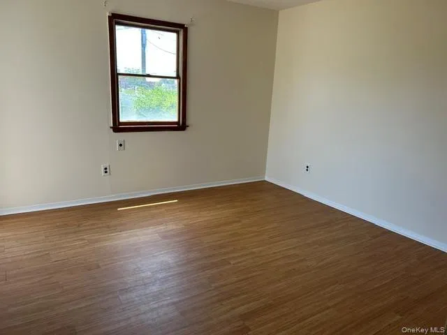 3rd bedroom on 1st floor with access to rear deck 3rd bedroom on 1st floor with access to rear deck