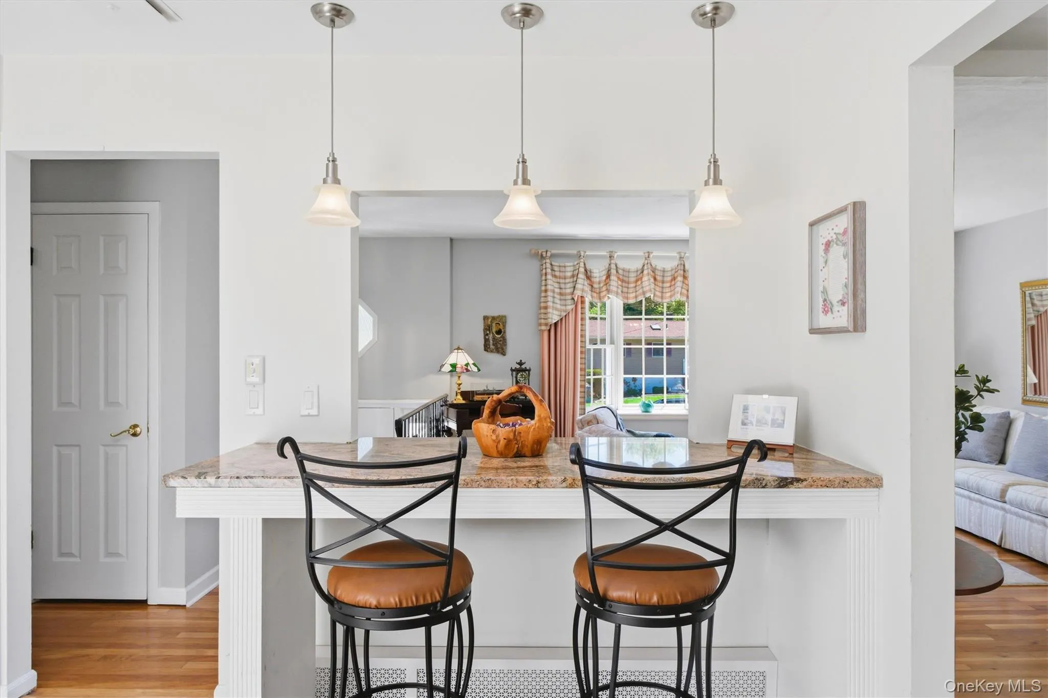 Special hidden drawer that opens by pulling moulding below countertop! Special hidden drawer that opens by pulling moulding below countertop!