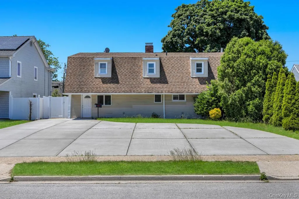 153 Sunrise Lane, Hempstead, NY, 6 Bedrooms Bedrooms, 9 Rooms Rooms,3 BathroomsBathrooms,Residential Lease,For Rent,Sunrise,0,1009790 153 Sunrise Lane, Hempstead, NY, 6 Bedrooms Bedrooms, 9 Rooms Rooms,3 BathroomsBathrooms,Residential Lease,For Rent,Sunrise,0,1009790