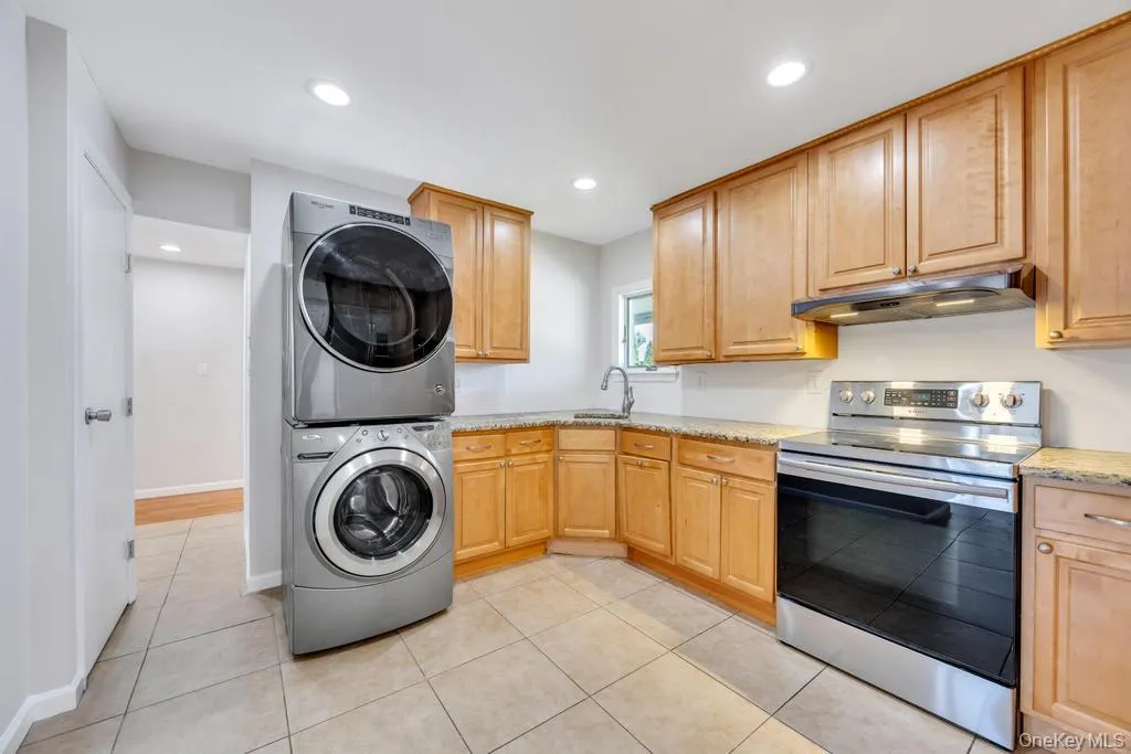 153 Sunrise Lane, Hempstead, NY, 6 Bedrooms Bedrooms, 9 Rooms Rooms,3 BathroomsBathrooms,Residential Lease,For Rent,Sunrise,0,1009790 153 Sunrise Lane, Hempstead, NY, 6 Bedrooms Bedrooms, 9 Rooms Rooms,3 BathroomsBathrooms,Residential Lease,For Rent,Sunrise,0,1009790