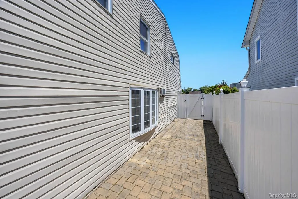 153 Sunrise Lane, Hempstead, NY, 6 Bedrooms Bedrooms, 9 Rooms Rooms,3 BathroomsBathrooms,Residential Lease,For Rent,Sunrise,0,1009790 153 Sunrise Lane, Hempstead, NY, 6 Bedrooms Bedrooms, 9 Rooms Rooms,3 BathroomsBathrooms,Residential Lease,For Rent,Sunrise,0,1009790