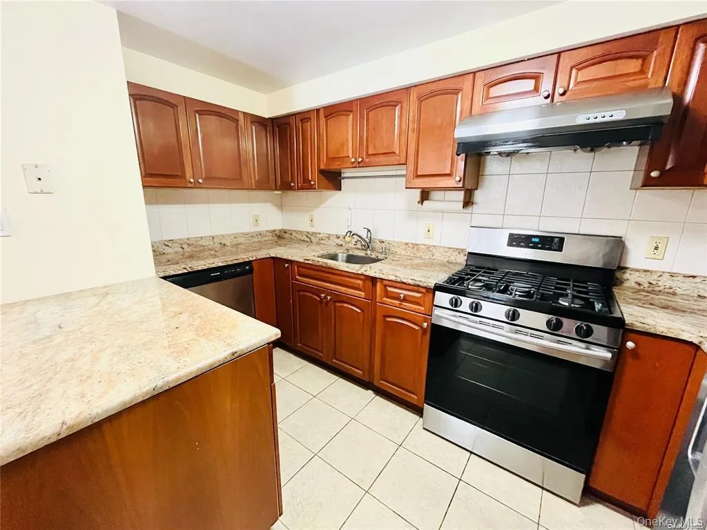 6434 Grand Central Parkway, New York, NY, 2 Bedrooms Bedrooms, 7 Rooms Rooms,2 BathroomsBathrooms,Residential,For Rent,Grand Central,0,1009798 6434 Grand Central Parkway, New York, NY, 2 Bedrooms Bedrooms, 7 Rooms Rooms,2 BathroomsBathrooms,Residential,For Rent,Grand Central,0,1009798
