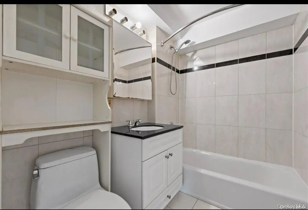 6434 Grand Central Parkway, New York, NY, 2 Bedrooms Bedrooms, 7 Rooms Rooms,2 BathroomsBathrooms,Residential,For Rent,Grand Central,0,1009798 6434 Grand Central Parkway, New York, NY, 2 Bedrooms Bedrooms, 7 Rooms Rooms,2 BathroomsBathrooms,Residential,For Rent,Grand Central,0,1009798