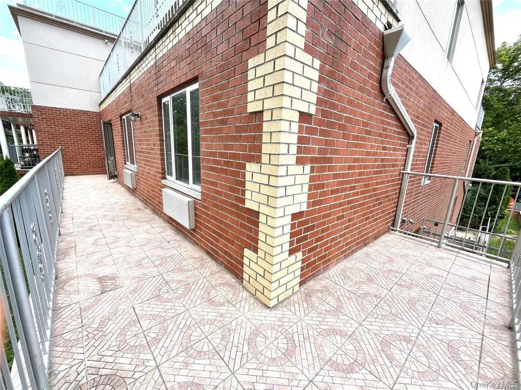 6434 Grand Central Parkway, New York, NY, 2 Bedrooms Bedrooms, 7 Rooms Rooms,2 BathroomsBathrooms,Residential,For Rent,Grand Central,0,1009798 6434 Grand Central Parkway, New York, NY, 2 Bedrooms Bedrooms, 7 Rooms Rooms,2 BathroomsBathrooms,Residential,For Rent,Grand Central,0,1009798