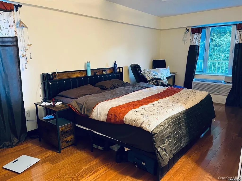 6434 Grand Central Parkway, New York, NY, 2 Bedrooms Bedrooms, 7 Rooms Rooms,2 BathroomsBathrooms,Residential,For Rent,Grand Central,0,1009798 6434 Grand Central Parkway, New York, NY, 2 Bedrooms Bedrooms, 7 Rooms Rooms,2 BathroomsBathrooms,Residential,For Rent,Grand Central,0,1009798