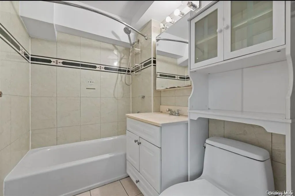 6434 Grand Central Parkway, New York, NY, 2 Bedrooms Bedrooms, 7 Rooms Rooms,2 BathroomsBathrooms,Residential,For Rent,Grand Central,0,1009798 6434 Grand Central Parkway, New York, NY, 2 Bedrooms Bedrooms, 7 Rooms Rooms,2 BathroomsBathrooms,Residential,For Rent,Grand Central,0,1009798