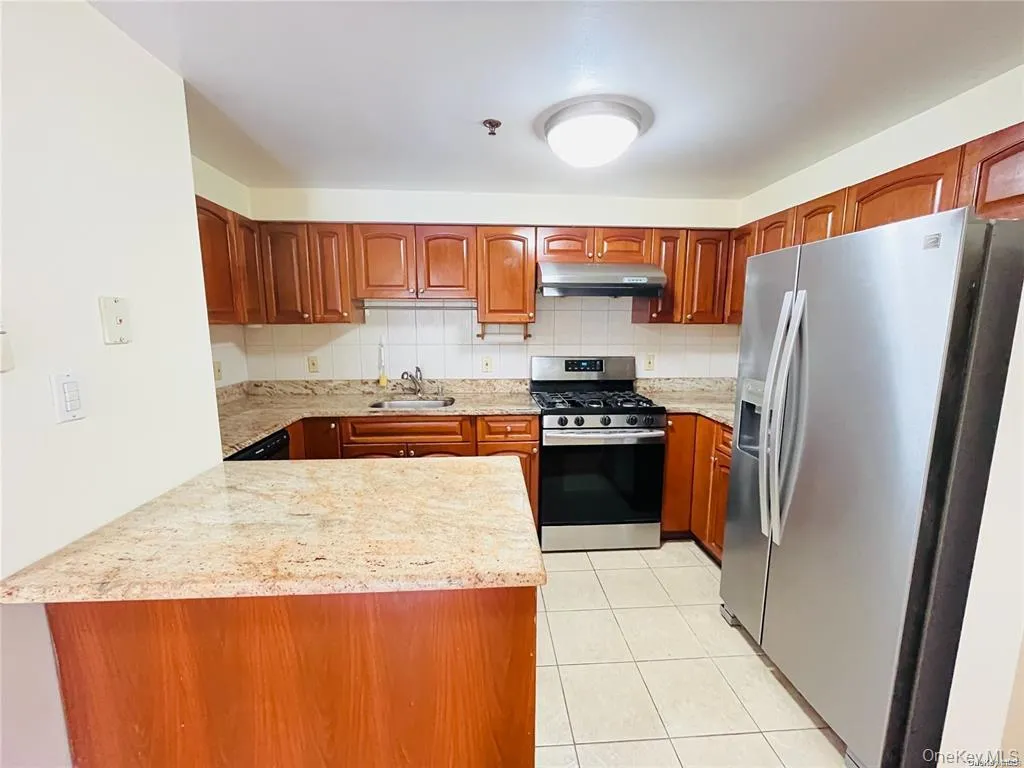 6434 Grand Central Parkway, New York, NY, 2 Bedrooms Bedrooms, 7 Rooms Rooms,2 BathroomsBathrooms,Residential,For Rent,Grand Central,0,1009798 6434 Grand Central Parkway, New York, NY, 2 Bedrooms Bedrooms, 7 Rooms Rooms,2 BathroomsBathrooms,Residential,For Rent,Grand Central,0,1009798
