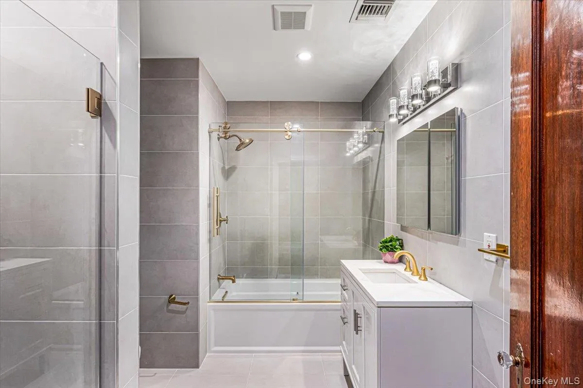 952 Cedar Swamp, Oyster Bay, NY, 7 Bedrooms Bedrooms, 12 Rooms Rooms,6 BathroomsBathrooms,Residential,For Rent,Cedar Swamp,0,1009813 952 Cedar Swamp, Oyster Bay, NY, 7 Bedrooms Bedrooms, 12 Rooms Rooms,6 BathroomsBathrooms,Residential,For Rent,Cedar Swamp,0,1009813
