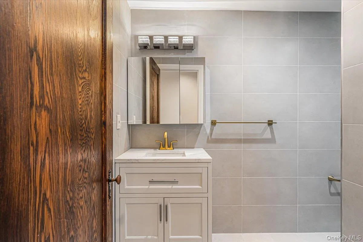 952 Cedar Swamp, Oyster Bay, NY, 7 Bedrooms Bedrooms, 12 Rooms Rooms,6 BathroomsBathrooms,Residential,For Rent,Cedar Swamp,0,1009813 952 Cedar Swamp, Oyster Bay, NY, 7 Bedrooms Bedrooms, 12 Rooms Rooms,6 BathroomsBathrooms,Residential,For Rent,Cedar Swamp,0,1009813