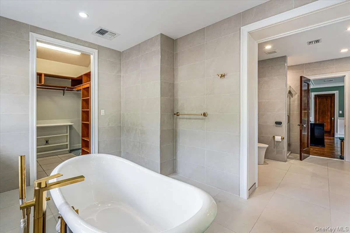 952 Cedar Swamp, Oyster Bay, NY, 7 Bedrooms Bedrooms, 12 Rooms Rooms,6 BathroomsBathrooms,Residential,For Rent,Cedar Swamp,0,1009813 952 Cedar Swamp, Oyster Bay, NY, 7 Bedrooms Bedrooms, 12 Rooms Rooms,6 BathroomsBathrooms,Residential,For Rent,Cedar Swamp,0,1009813
